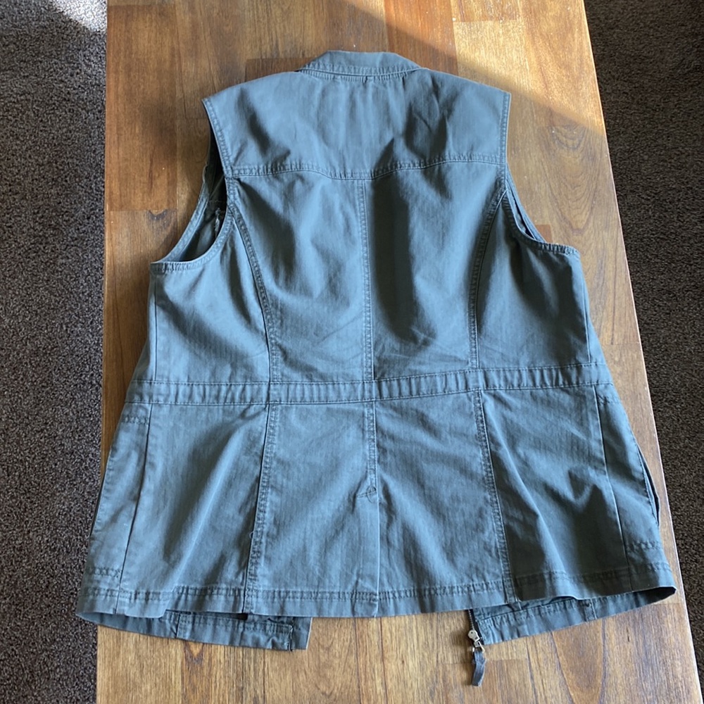 Vest - Picture 3 of 3